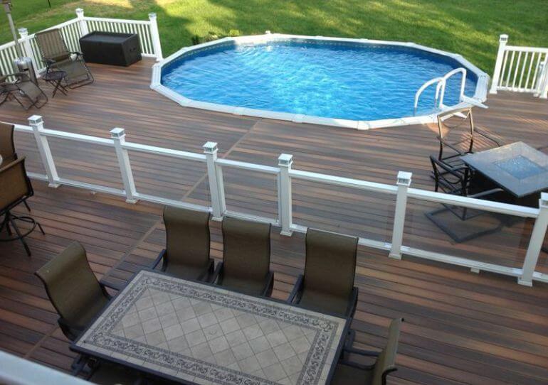 Oval Above-Ground Pool with A Lounge